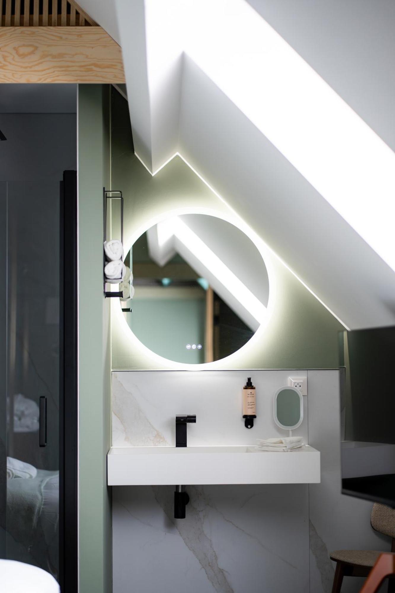 L'Olivier Hotel Монс Екстериор снимка