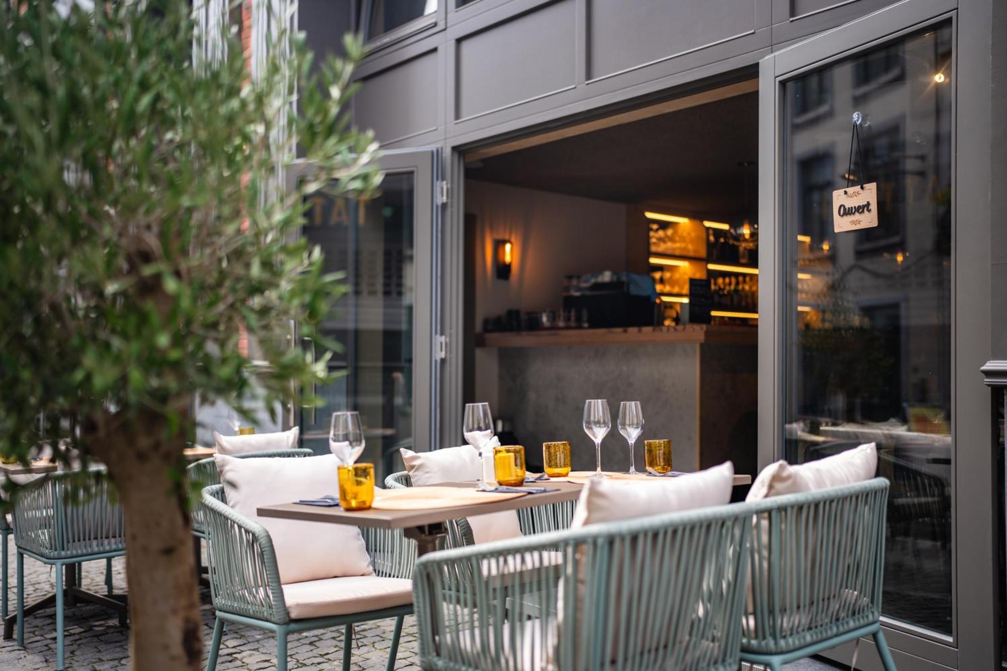 L'Olivier Hotel Монс Екстериор снимка